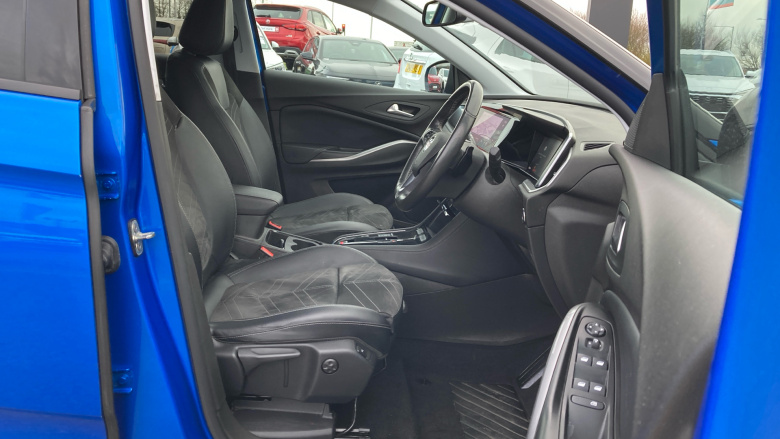 Vauxhall Grandland 1.5 Turbo D Ultimate 5dr Auto Diesel Hatchback